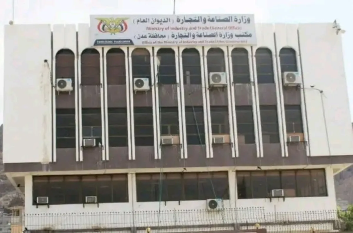 وزارة الصناعة تشدد على الالتزام بالإشهار السعري وتوجه بضبط المخالفات في الأسواق