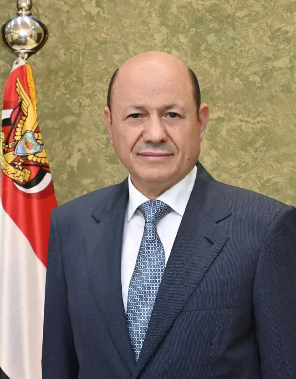 رئيس مجلس القيادة يوجه بمساعدات عاجلة لأسر ضحايا الهجوم الحوثي في حيران