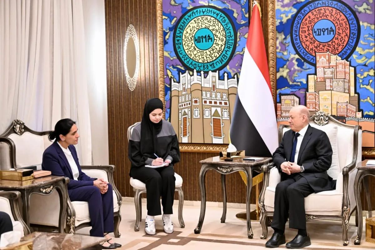 العليمي: استقرار اليمن والمنطقة مرتبط بإنهاء الانقلاب الحوثي ومواجهة الانتهاكات الإيرانية