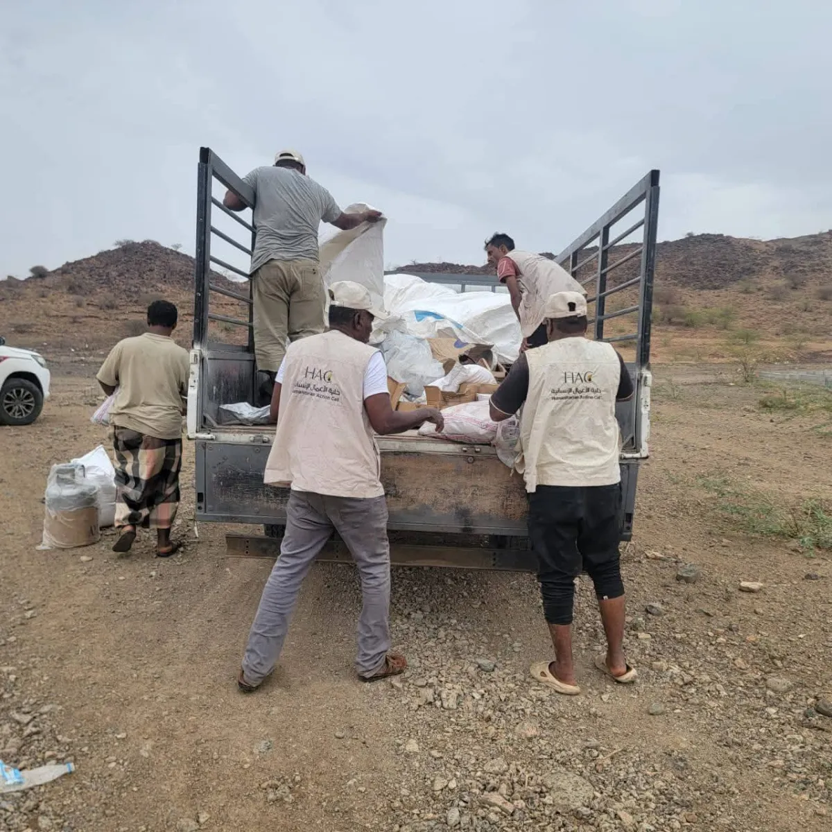 إنسانية المقاومة الوطنية تغيث أسرًا منكوبة جراء حريقين في موزع والمخا