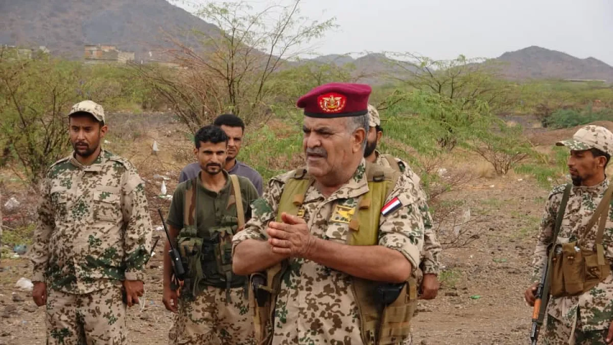 قائد اللواء الثالث حراس الجمهورية يعايد أبطال اللواء السادس حراس