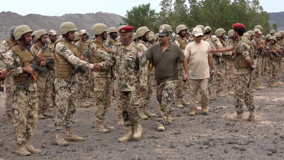 خلال معايدته أبطال اللواء التاسع حراس الجمهورية.. لبوزة: العدوان الإيراني على الخليج أثبت أن ما يجري في اليمن ليست حربًا أهلية