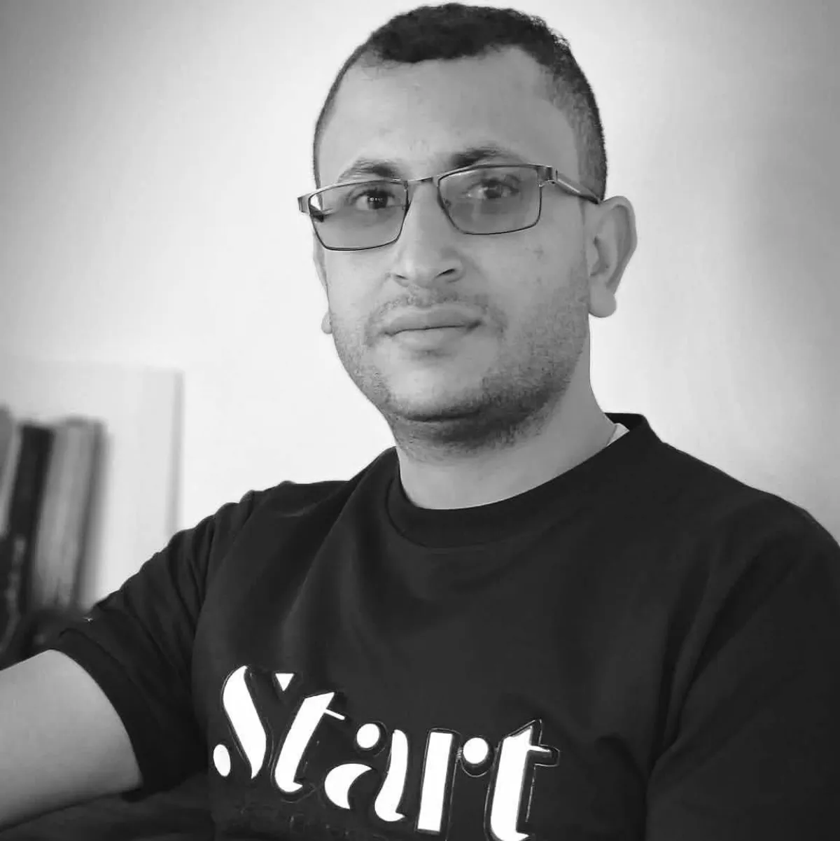 حمود الصوفي يرثي الصحفي عبدالصمد القاضي: تعز تنزف وأبناؤها يُغتالون بلا حساب