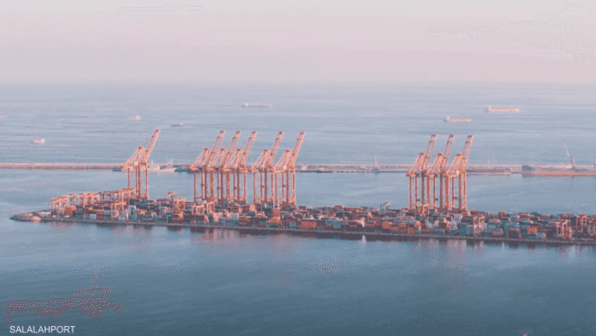 استهداف ميناء صلالة في عُمان بطائرتين مسيرتين إيرانيتين