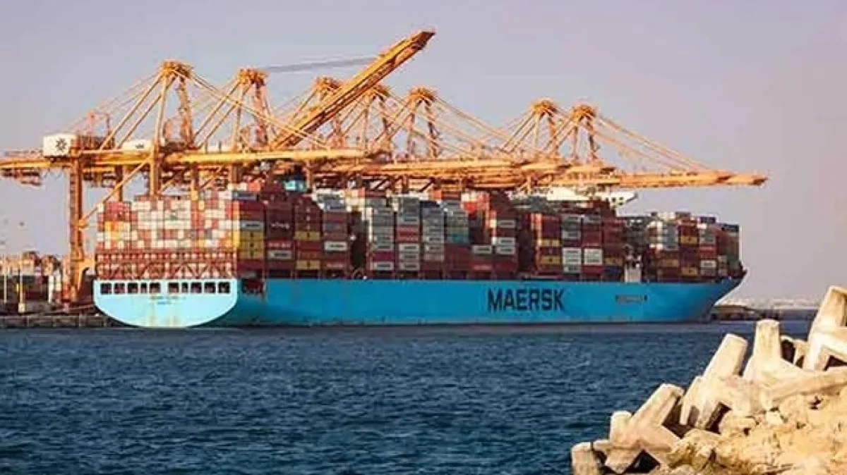 مجلة دولية: استهداف ميناء صلالة يكشف اتساع الهجمات الإيرانية إلى خارج هرمز