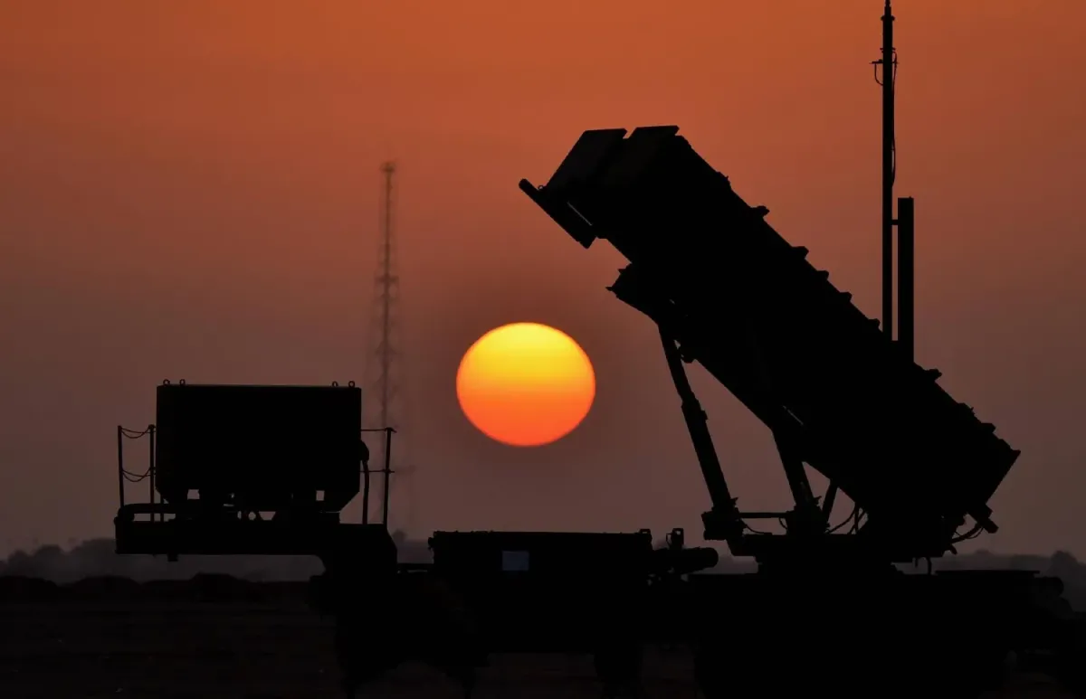 الإمارات تعلن اعتراض 12صاروخًا باليستيًا و36 مسيّرة إيرانية