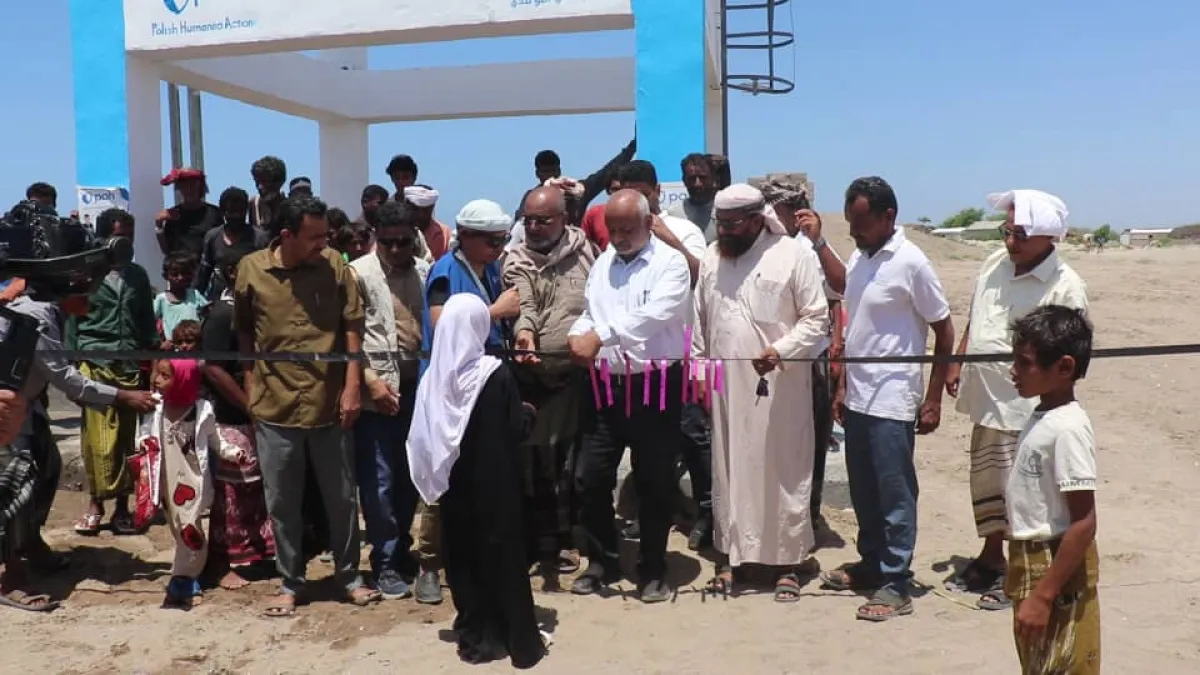 محافظ الحديدة يدشن مشروع بئر "طور القطابا" في الخوخة