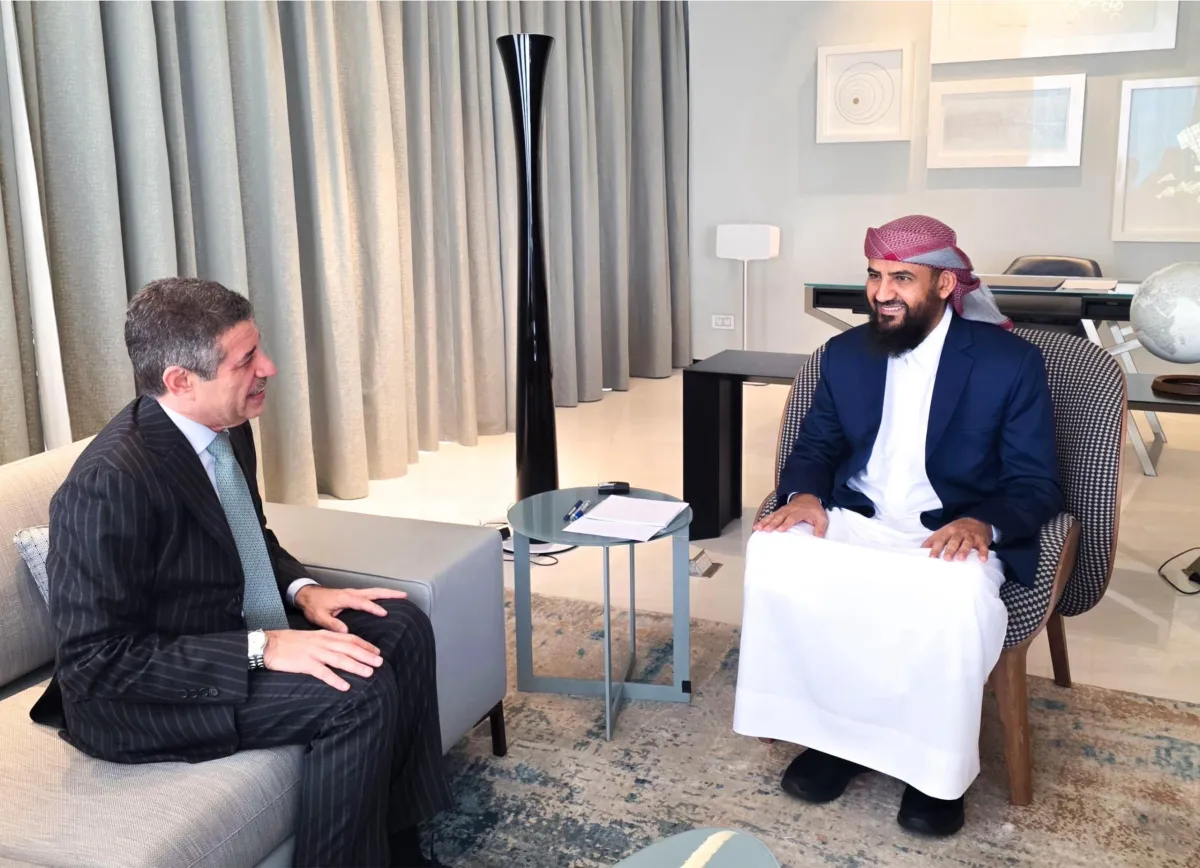 المحرّمي يبحث مع السفير الأمريكي تهديدات الحوثيين وجهود مكافحة الإرهاب