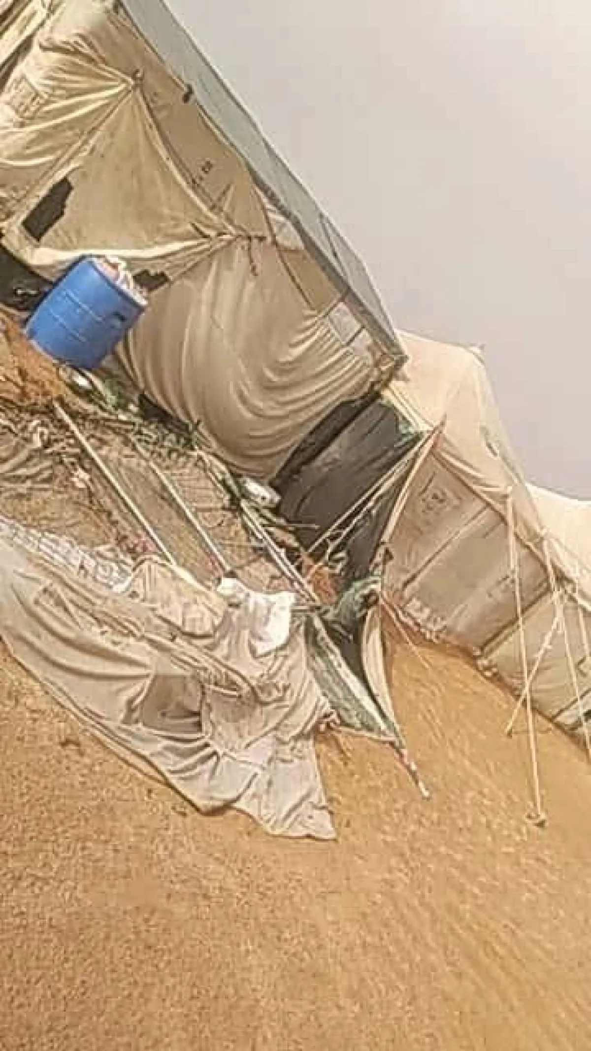 تقرير رسمي: تضرر 2090 أسرة نازحة في مأرب جراء السيول والعواصف