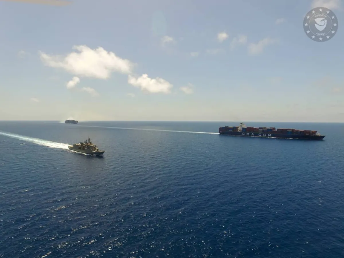 "أسبيدس": فرقاطة يونانية تؤمن عبور السفن التجارية في البحر الأحمر