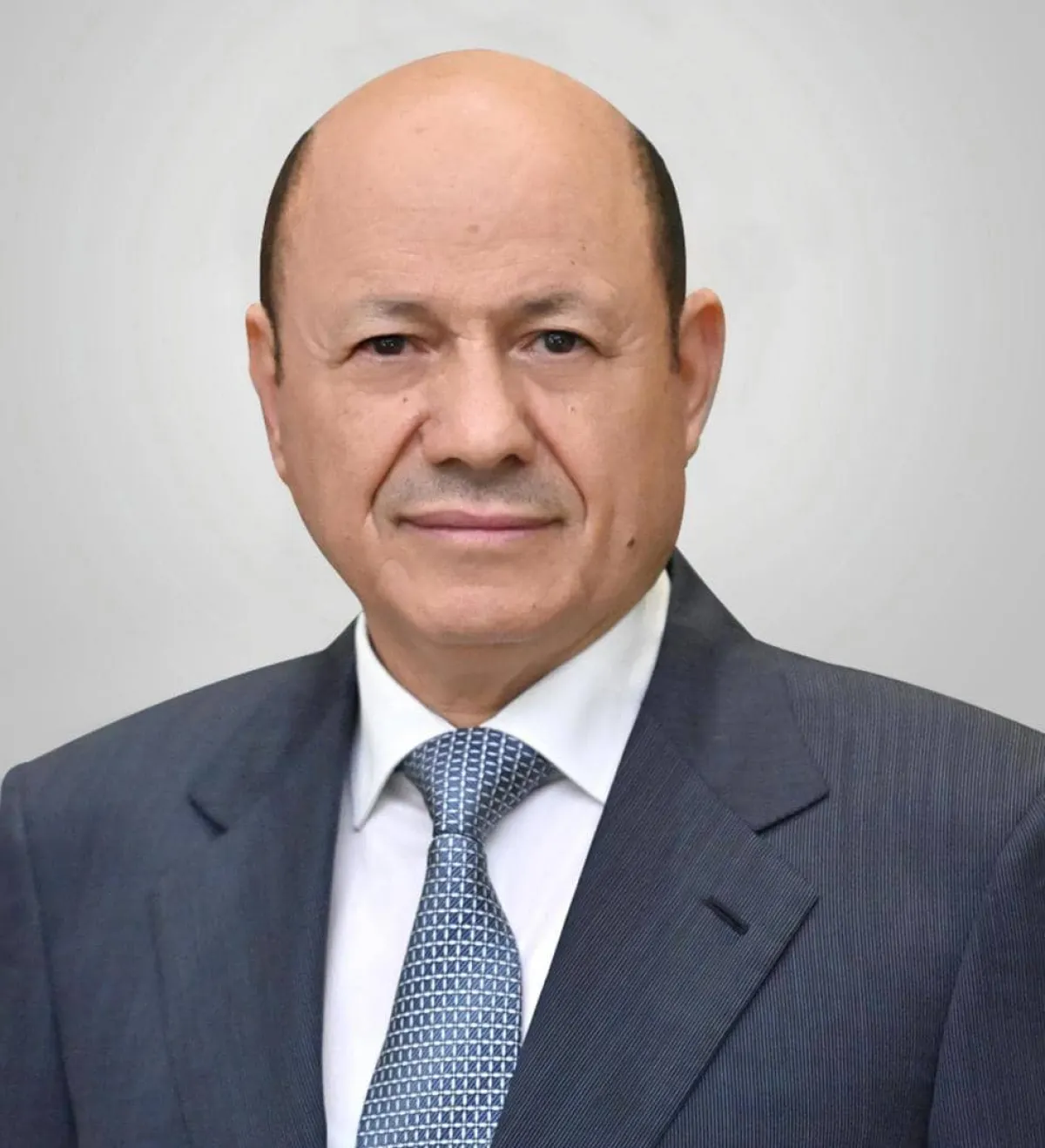 رئيس مجلس القيادة الرئاسي يعزي رئيس مجلس النواب في وفاة ابن شقيقه الشيخ عبدالله البركاني