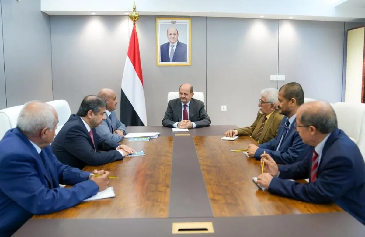 رئيس الوزراء يناقش مستجدات الأوضاع المالية ويجدد دعم استقلالية البنك المركزي