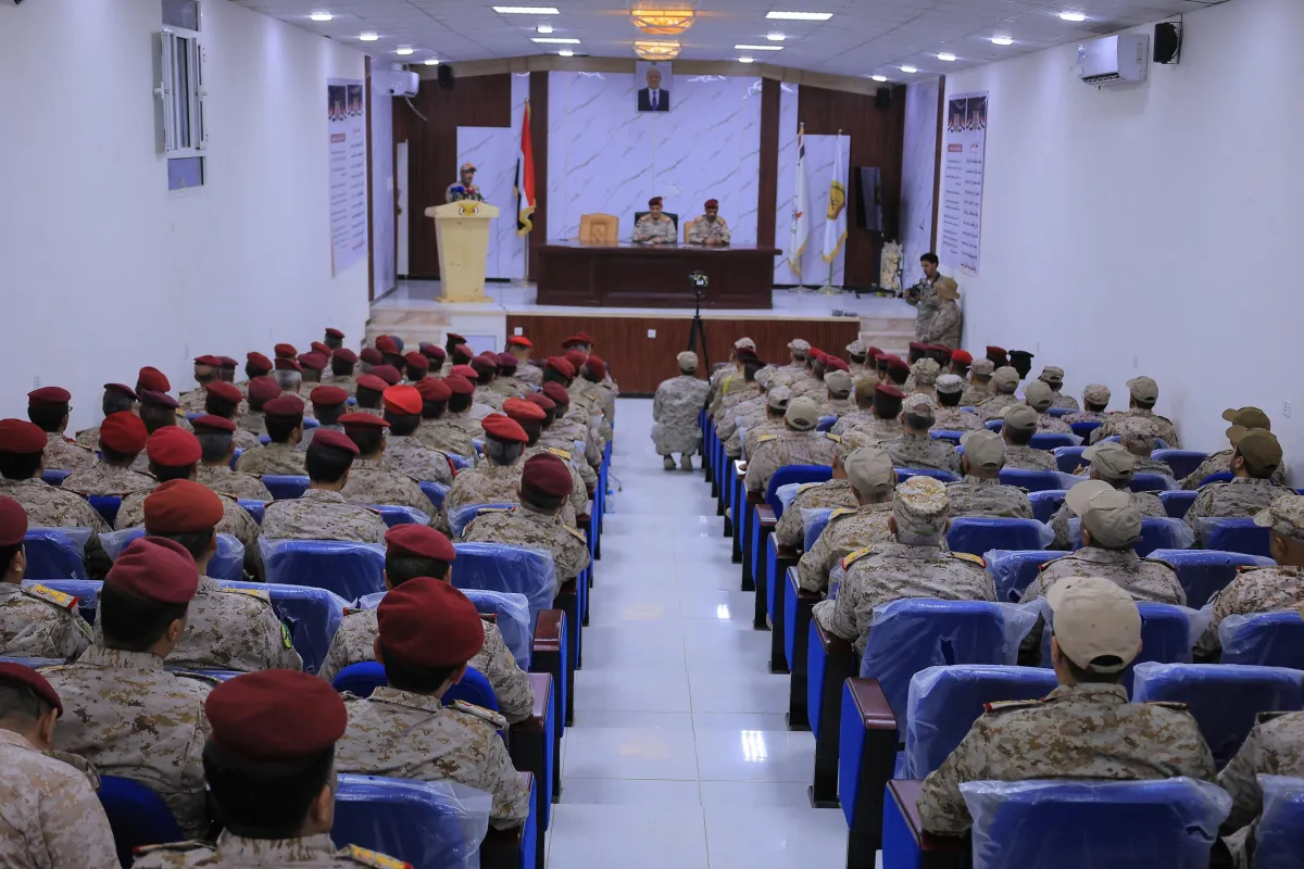 وزير الدفاع يؤكد أهمية استثمار التحول الدولي والإقليمي لصالح اليمن واستعادة صنعاء