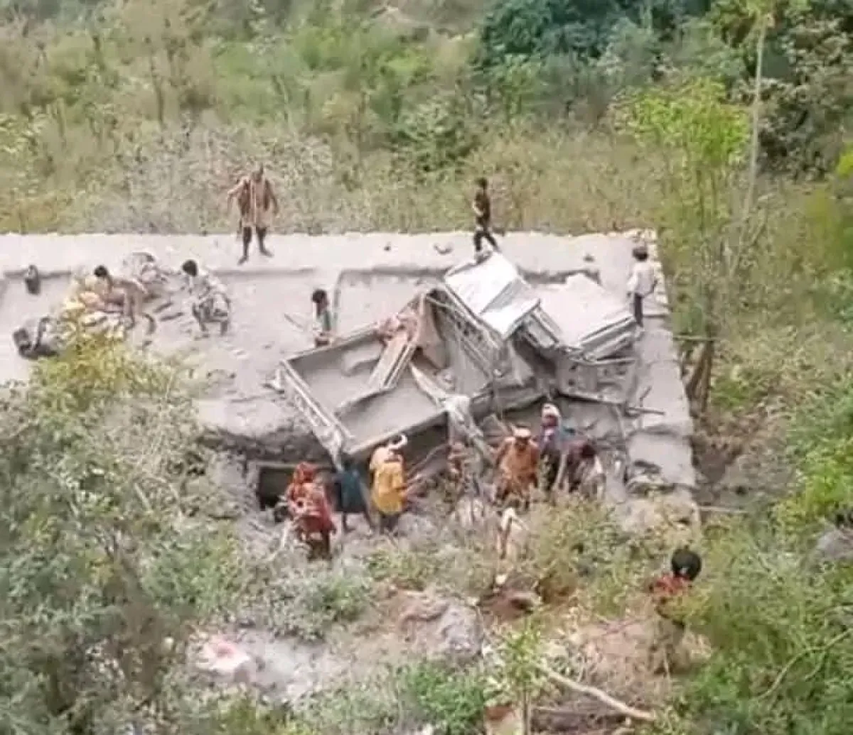 وفاة شخصين وإصابة ثلاثة في حادث انقلاب سيارة بمحافظة ريمة