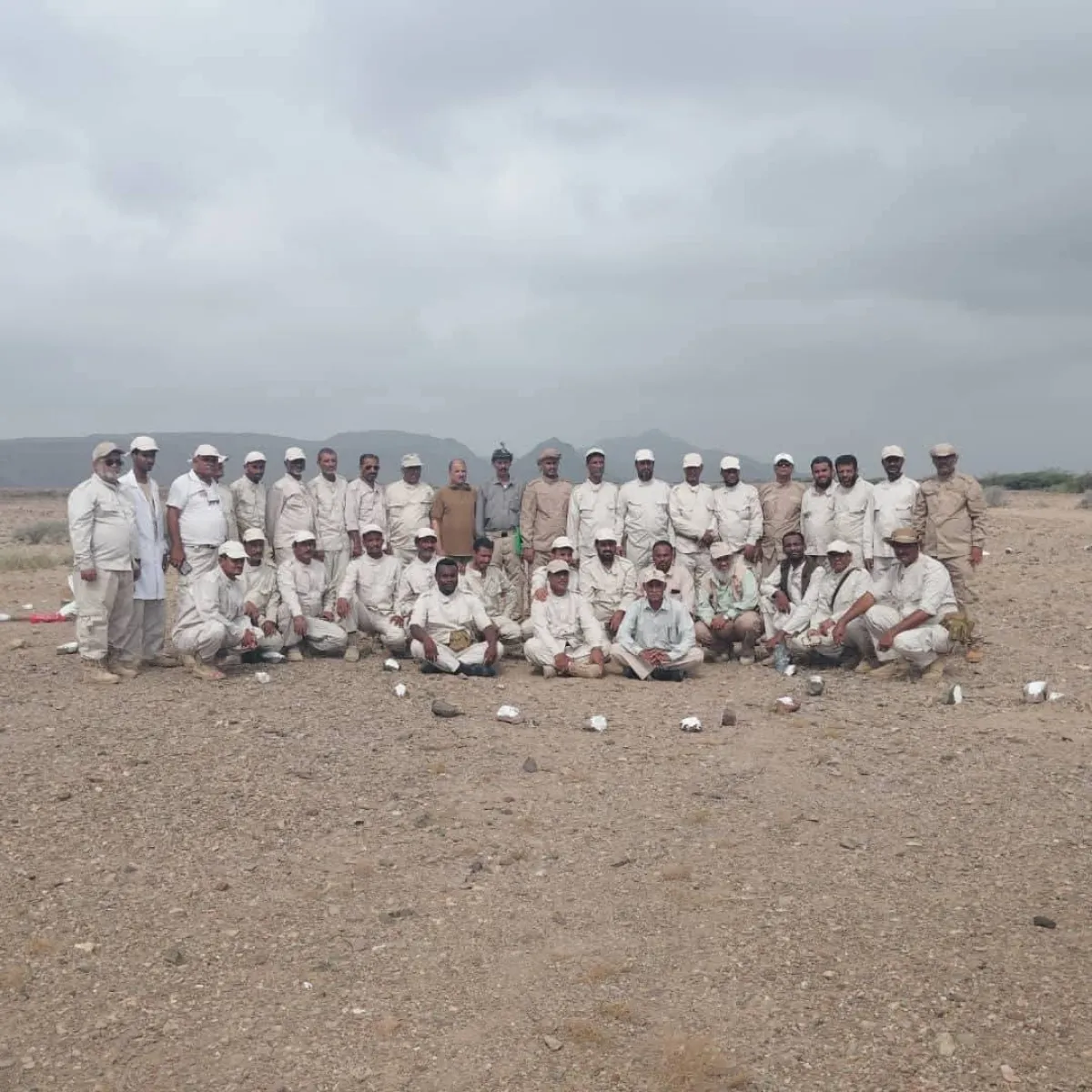 تعز.. مدير عام ذو باب المندب يتسلّم مواقع مطهّرة من الألغام ويتفقد مشروع ترميم مدرسة الميثاق