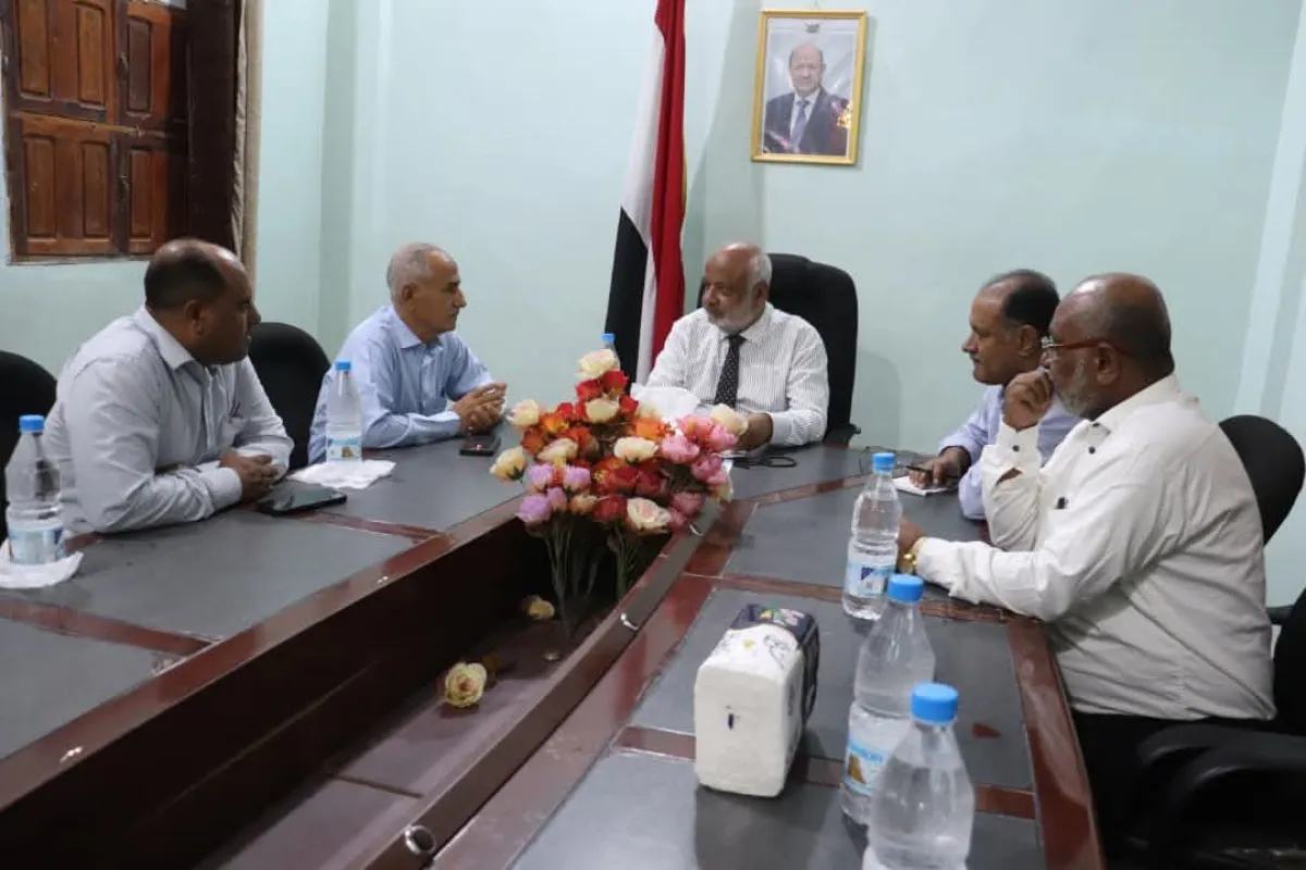 المحافظ طاهر يؤكد استمرار دعم جامعة الحديدة ويشيد بأدائها