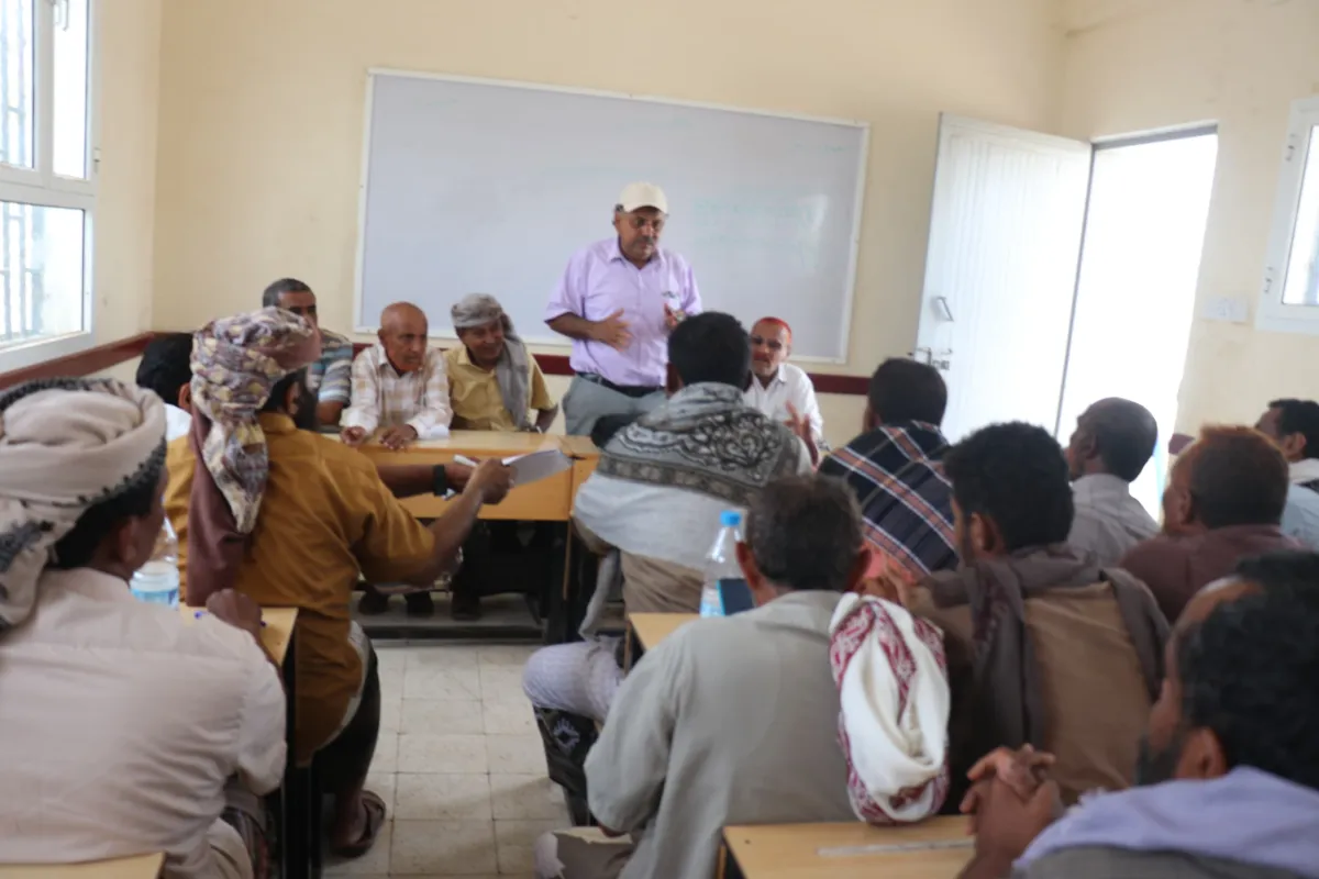 الحديدة.. اجتماع يبحث تنظيم تسويق المنتجات الزراعية وتأسيس جمعية لمزارعي الخوخة