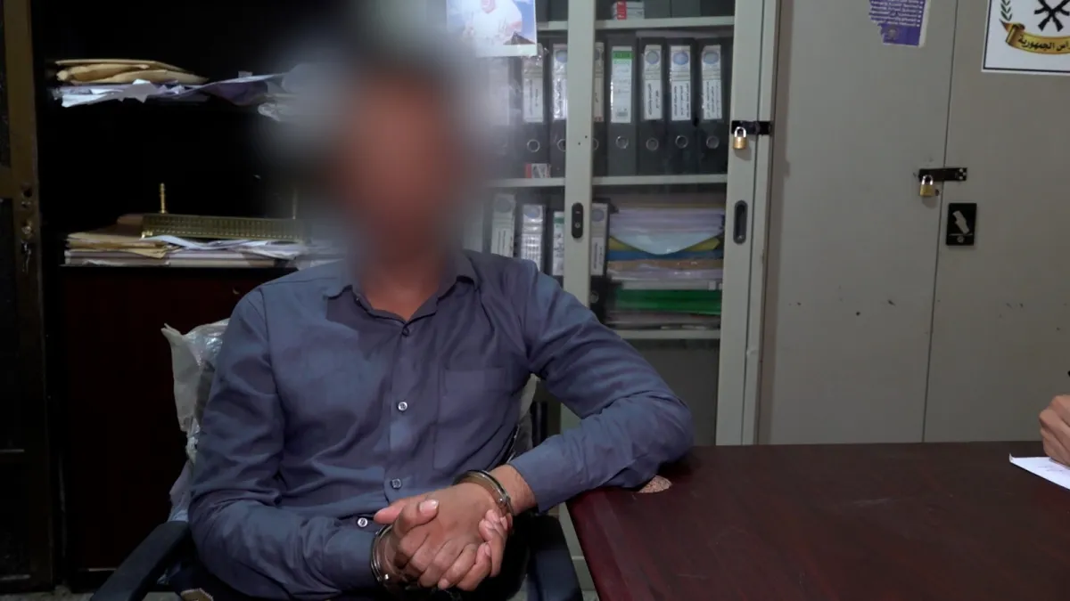 أمن المخا يضبط متهمًا بالتورط في قضايا نصب وابتزاز للفتيات