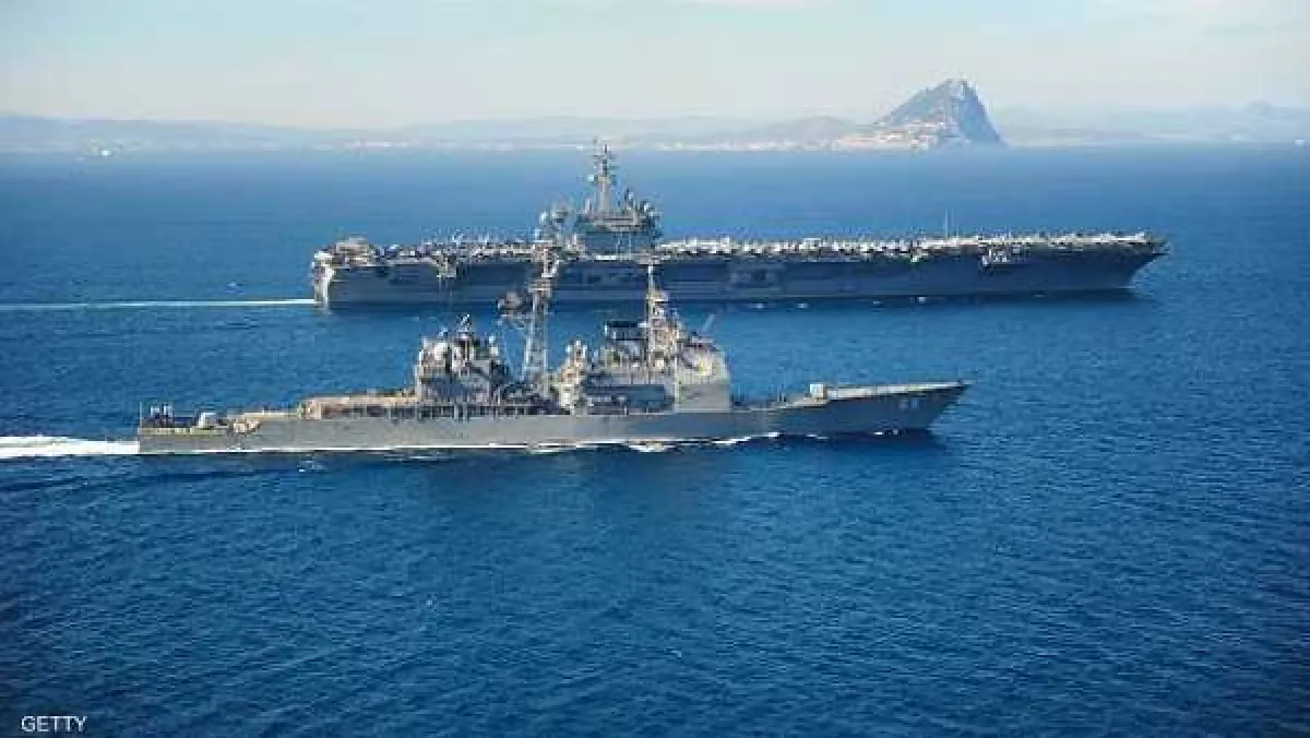 القيادة المركزية الأمريكية تعلن بدء إزالة الألغام في هرمز وتؤكد عبور مدمراتها المضيق