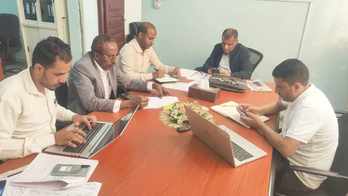 تعز.. مدير عام موزع يناقش مع وفد دنماركي تنفيذ مشروع مياه تستفيد منه 8 مناطق في المديرية