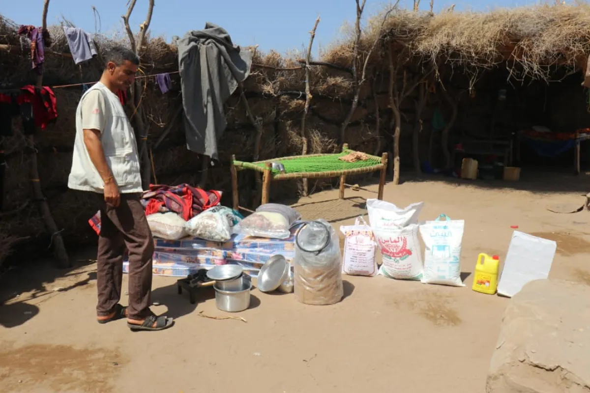 الحديدة.. إنسانية المقاومة الوطنية تغيث أسرًا متضررة من احتراق منازلها في الخوخة