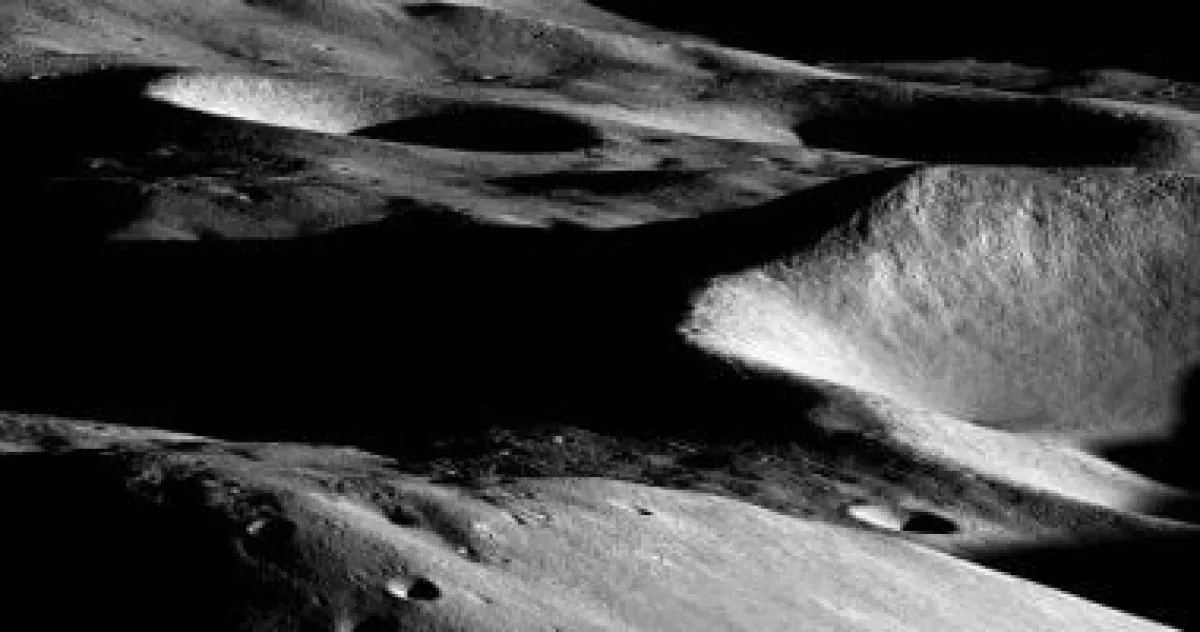 جليد الماء على القمر: أقدم الفوهات قد تخفي كنوزًا مخفية