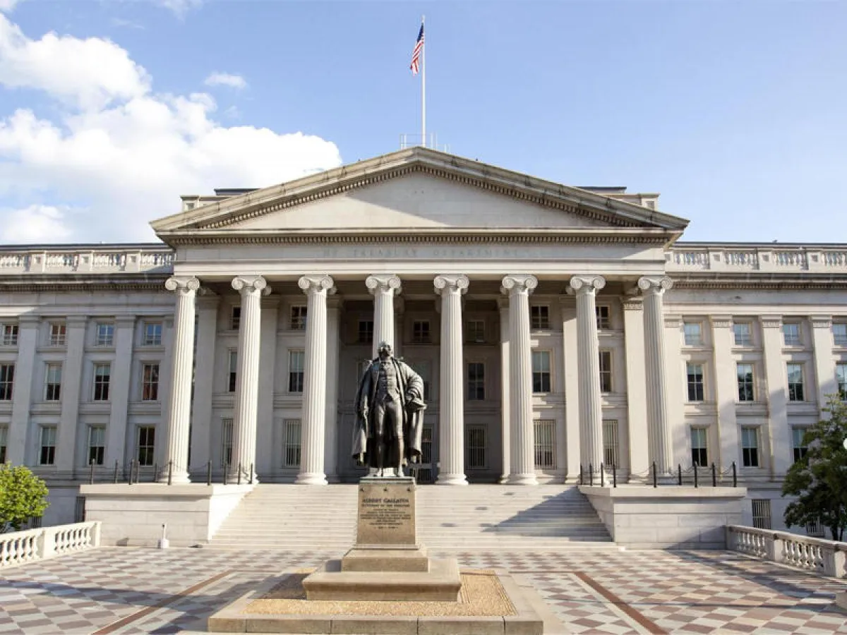 واشنطن تفرض عقوبات على شبكة نفطية إيرانية واسعة مرتبطة بعائلة شمخاني