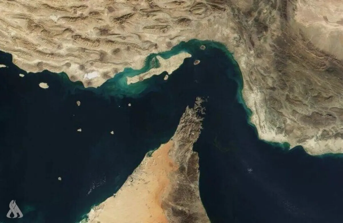 مجلة أميركية: تساؤلات حول فعالية الحصار الأمريكي في هرمز بعد رصد ناقلات يعتقد أنها عبرت المضيق