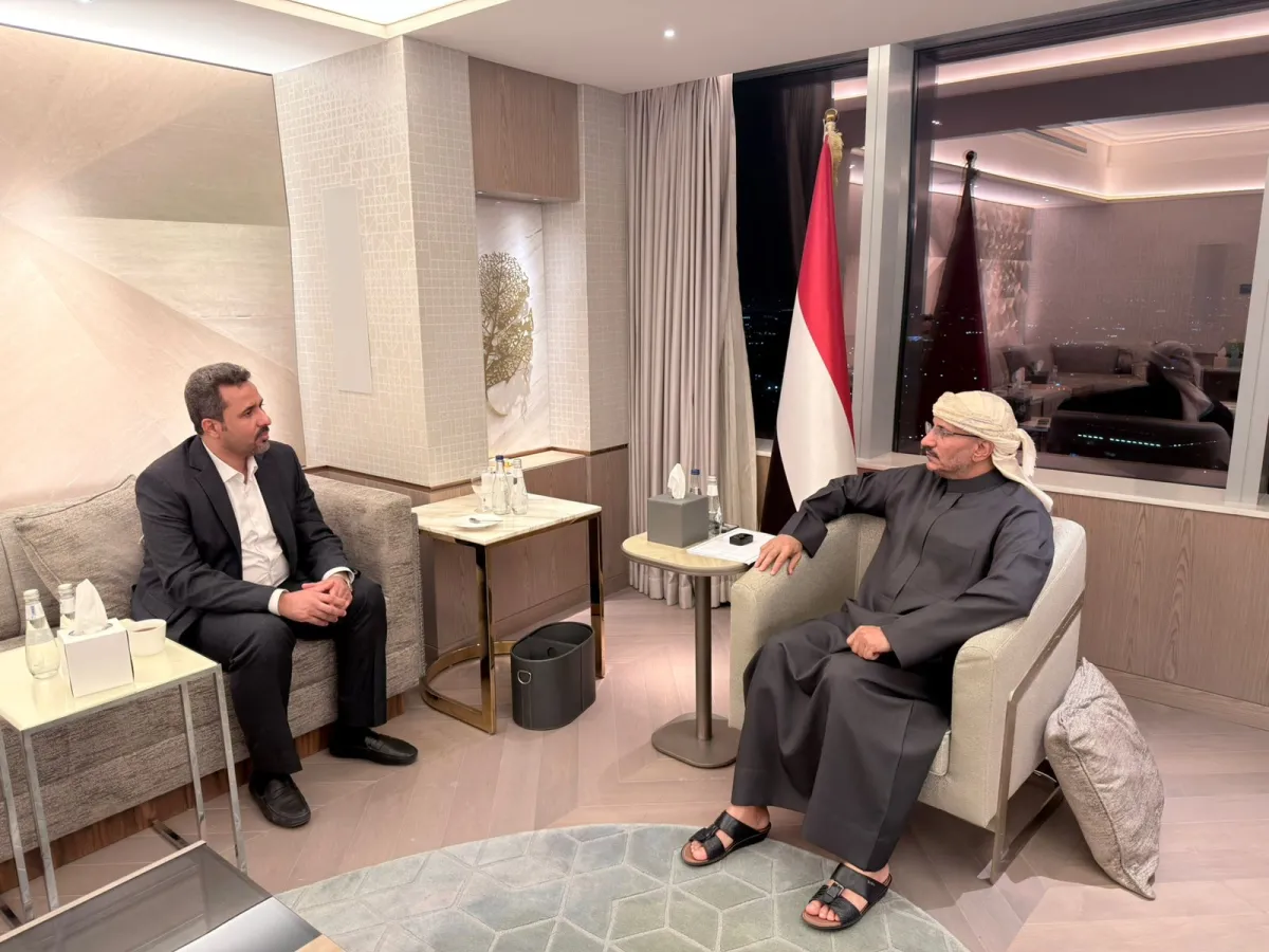 طارق صالح يطلع من محافظ لحج على جهود تعزيز الاستقرار وتطبيع الحياة في المحافظة