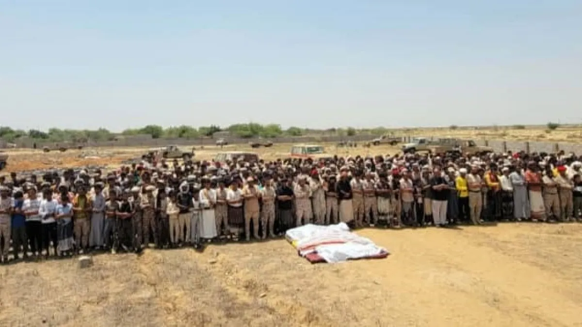 تشييع ضحايا قصف حوثي استهدف مدنيين أثناء إفطار رمضاني في حجة