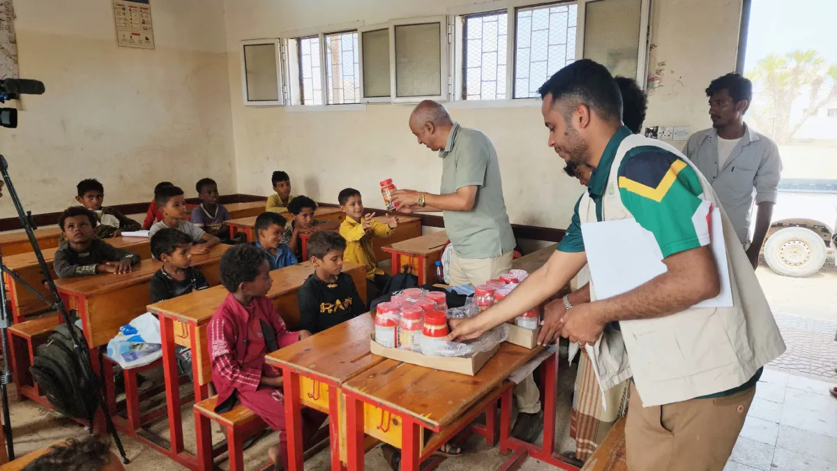 تعز.. تدشين مشروع للتغذية المدرسية في المخا يستهدف 21 ألف طالب بدعم إنساني