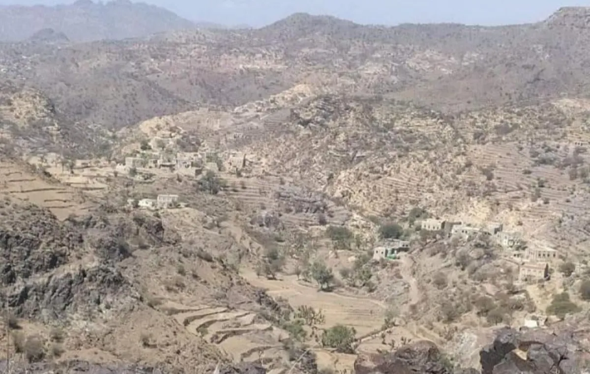 مليشيا الحوثي تواصل حصار عزلة القحيفة في مديرية مقبنة