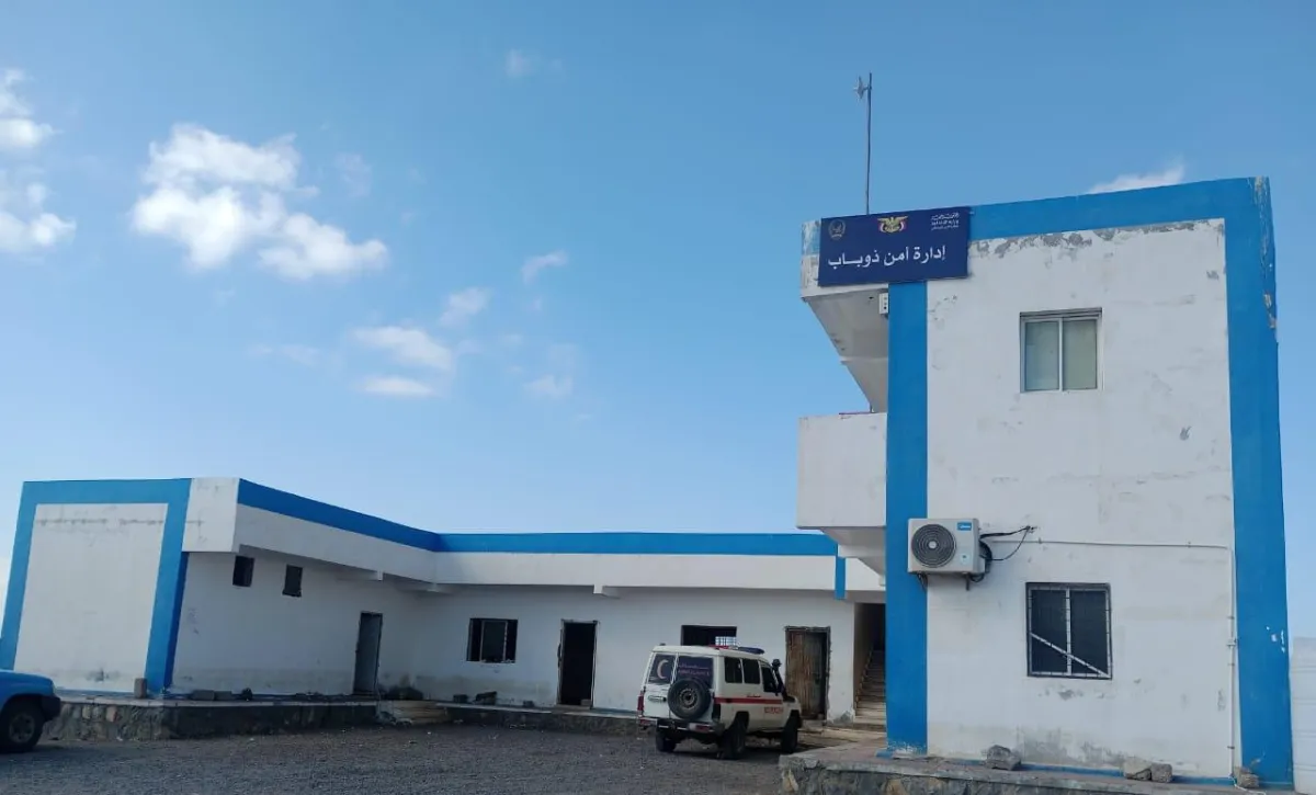 أمن ذو باب يضبط متهماً بسرقة محل صرافة ويستعيد المسروقات