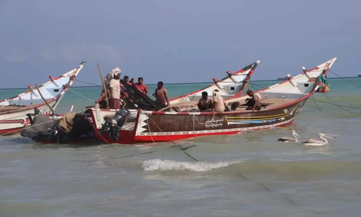 فقدان 15 صيادًا من أبناء الخوخة في عرض البحر منذ أسبوعين