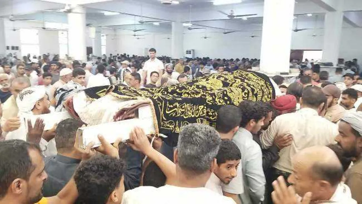 تشييع جثمان التربوي عبد الرحمن الشاعر في عدن بعد أسبوعين من اغتياله