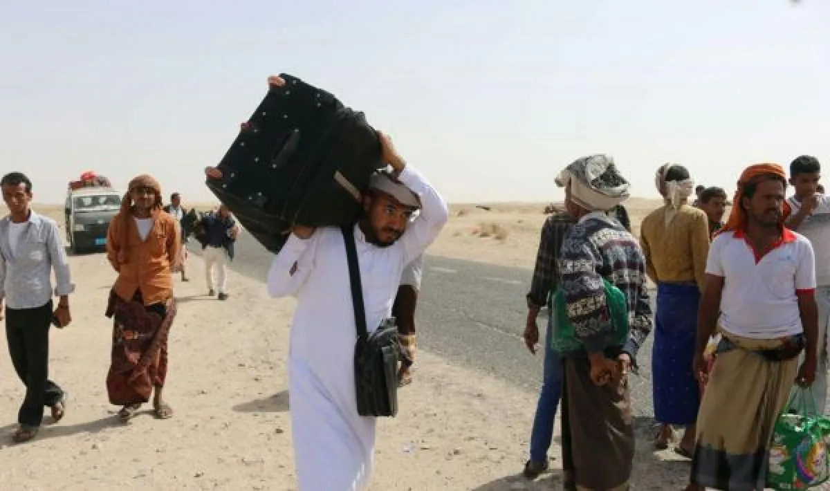 مليشيا الحوثي تمنع عبور مئات المركبات والمسافرين إلى شبوة
