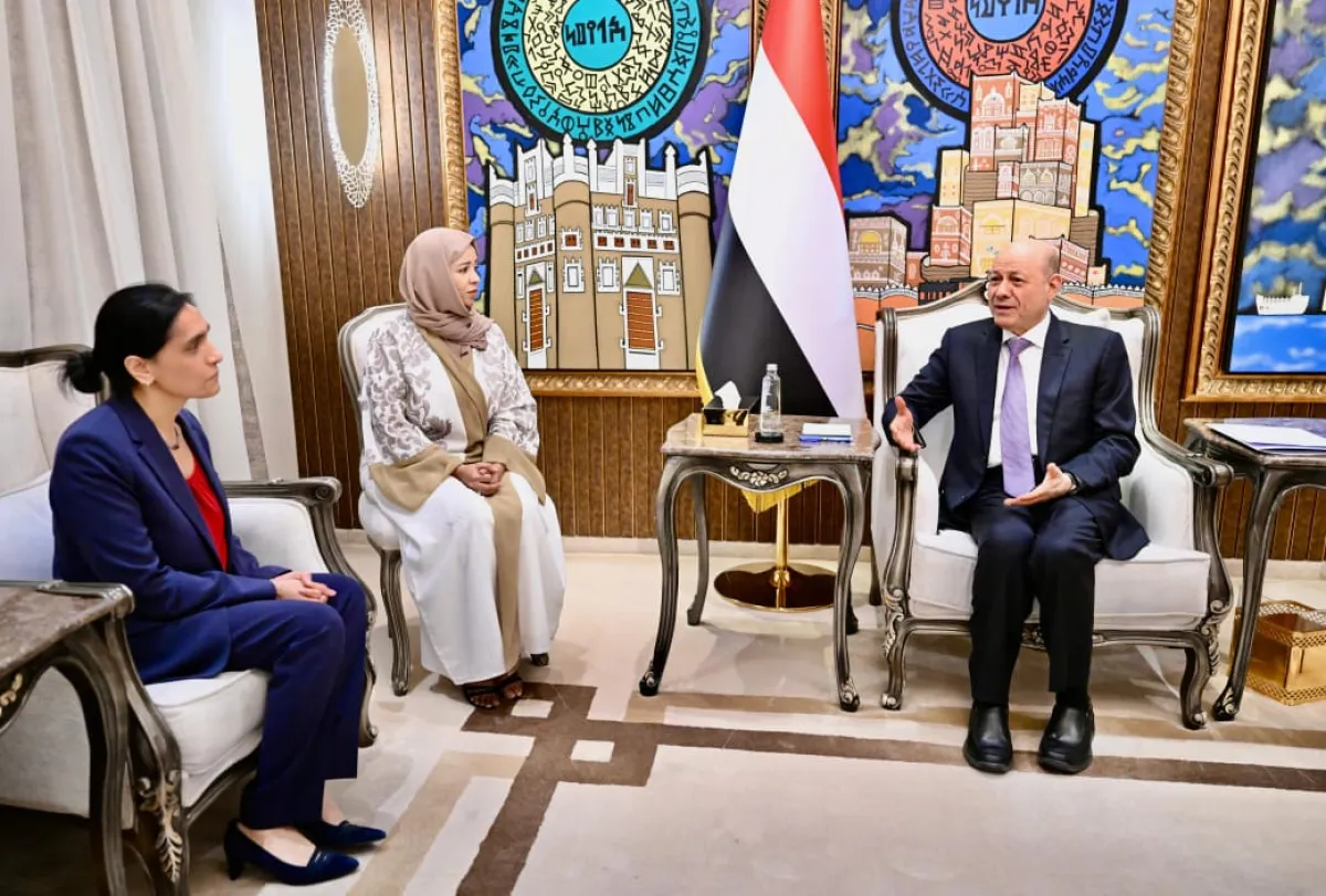 رئيس مجلس القيادة يؤكد أهمية إنهاء نفوذ وكلاء إيران لتحقيق الاستقرار الإقليمي