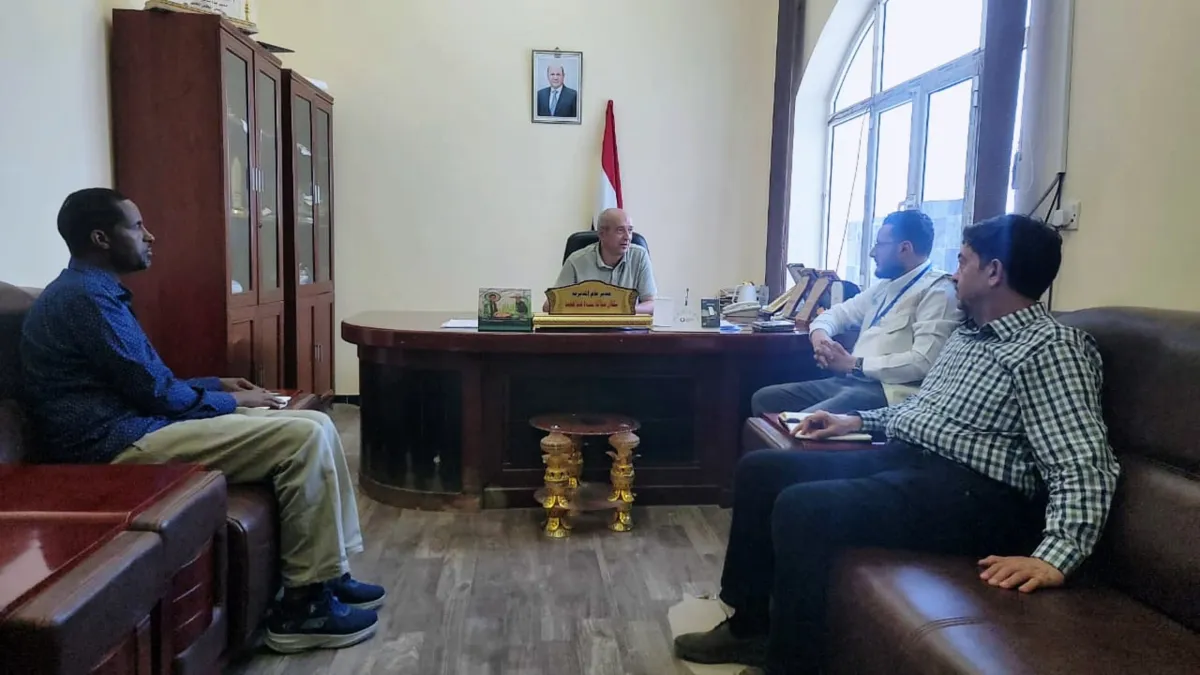مدير عام المخا يناقش مع "هاند كاب الدولية" دعم مشاريع إغاثية وخدمية جديدة