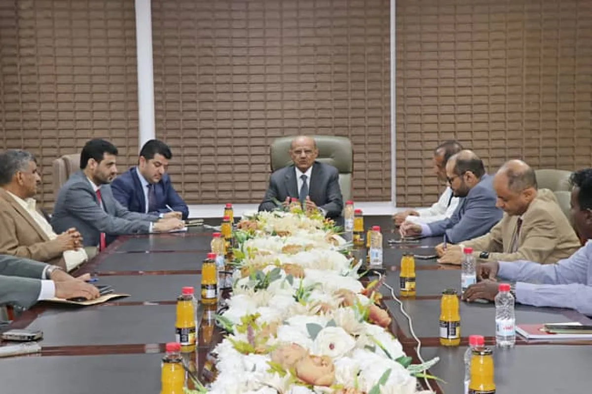 البنك المركزي اليمني يبحث مع البنوك تسهيل التعاملات المالية الخارجية