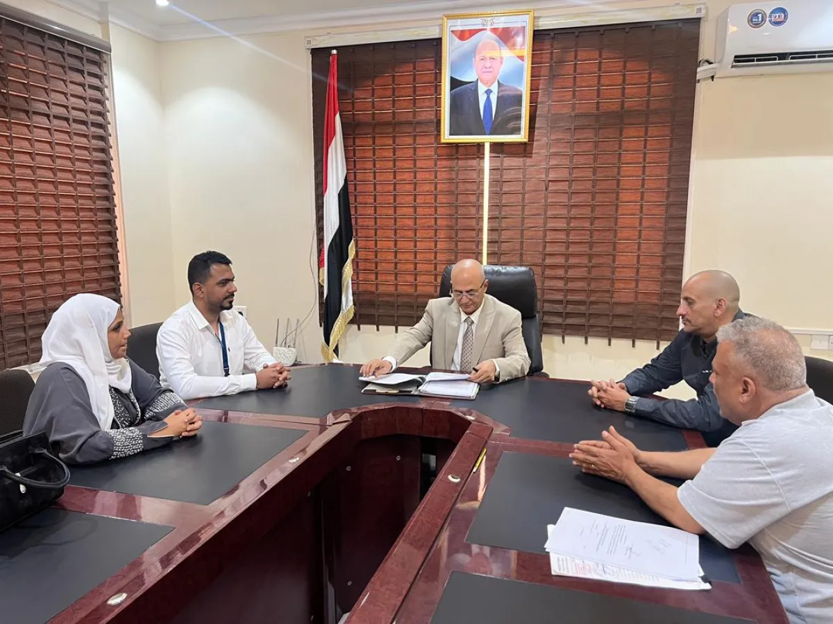 وزير المياه يوقع اتفاقية لتنفيذ أربعة مشاريع مياه في المخا والوازعية