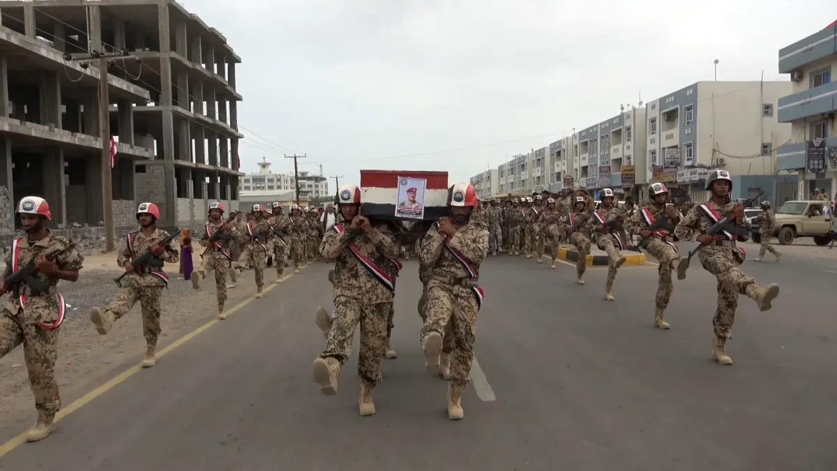 المقاومة الوطنية تودع الشهيد العقيد الماعطي إلى فردوس الشهداء في المخا