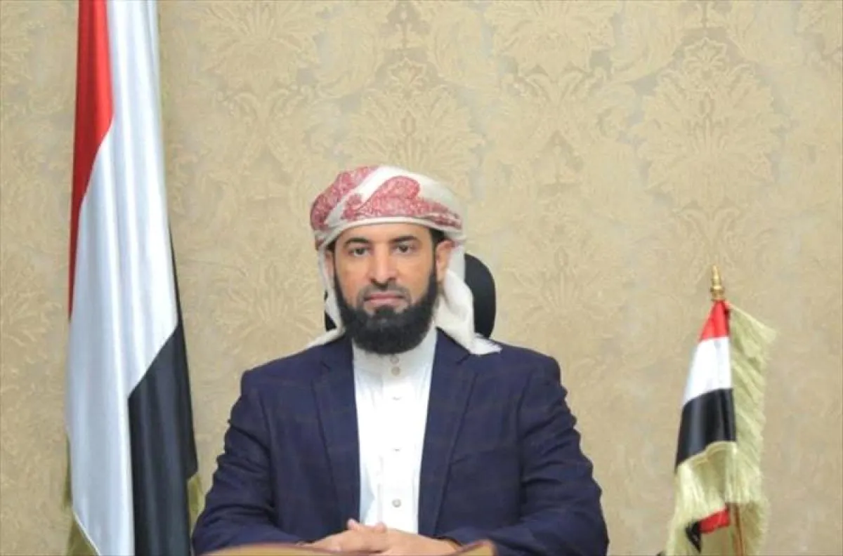 محافظ أبين يوجه بصرف حافز مالي لعمال النظافة والتحسين تقديراً لجهودهم