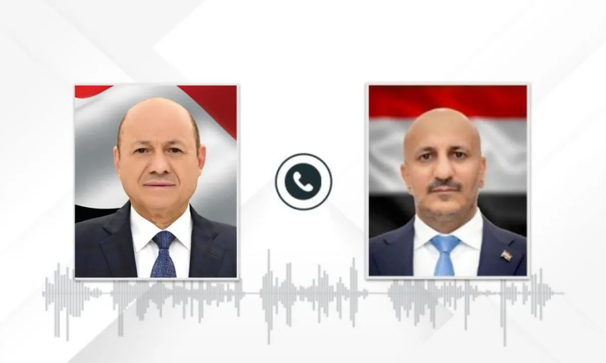 الفريق طارق صالح يتبادل التهاني مع رئيس مجلس القيادة الرئاسي بمناسبة عيد الأضحى
