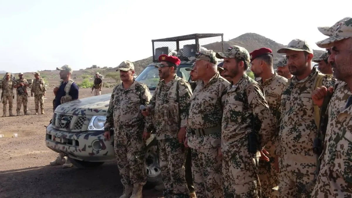 الرويشان يعايد أبطال اللواء 32 مشاة في محور البرح