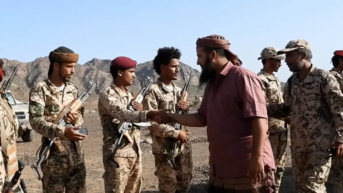 في زيارة معايدة.. أركان حرب اللواء 45 مشاة: لن نترك بنادقنا في المقاومة الوطنية حتى هزيمة الانقلاب الحوثي