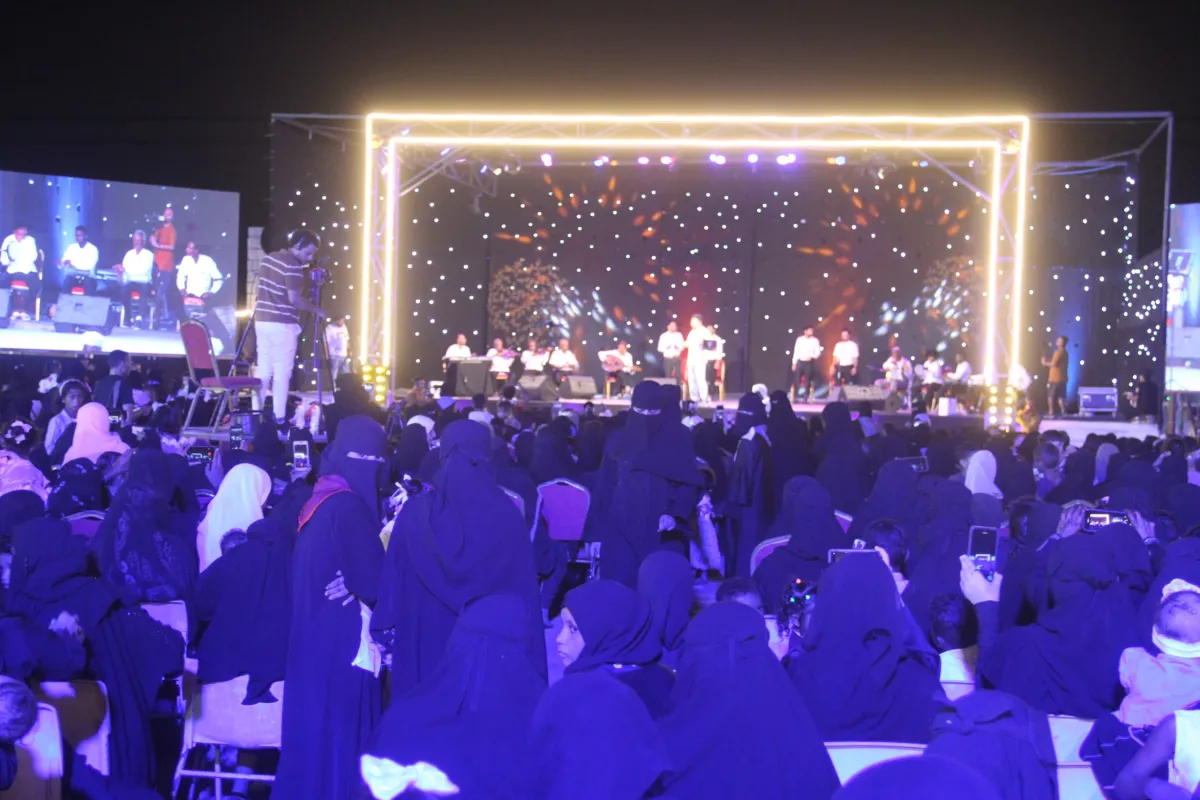 الفنانان علي مجاهد وهاجر النعمان يحييان الليلة الثانية من مهرجان "عيدنا موكا"