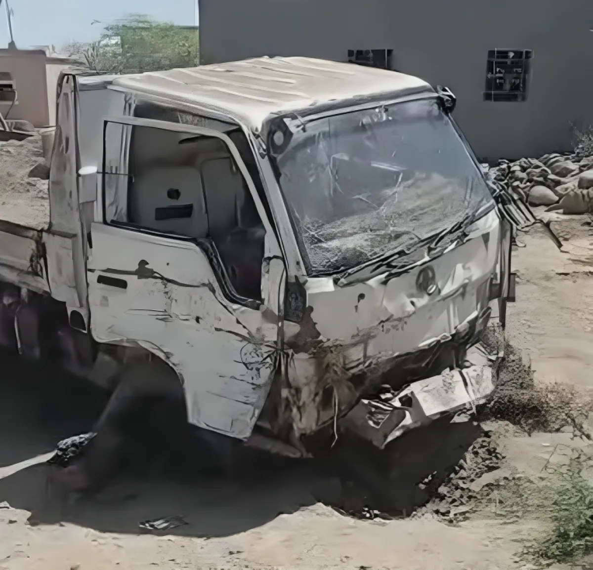 تعز.. لغم أرضي من مخلفات مليشيا الحوثي يدمر شاحنة نقل فيما نجا سائقها بأعجوبة في ريف موزع