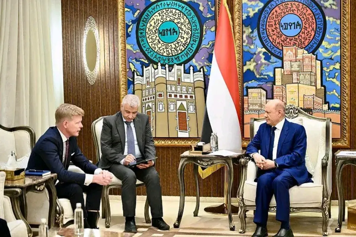 العليمي للمبعوث الأممي: الأزمة في اليمن مع مليشيا مرتبطة بالحرس الثوري وليست خلافًا بين أطراف سياسية