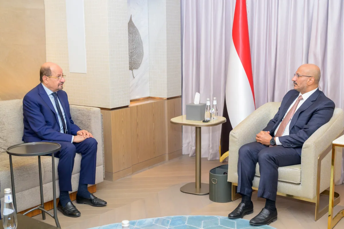 الفريق طارق صالح يلتقي رئيس الوزراء ويؤكد دعم جهود الحكومة لتحسين الخدمات والإصلاحات الاقتصادية