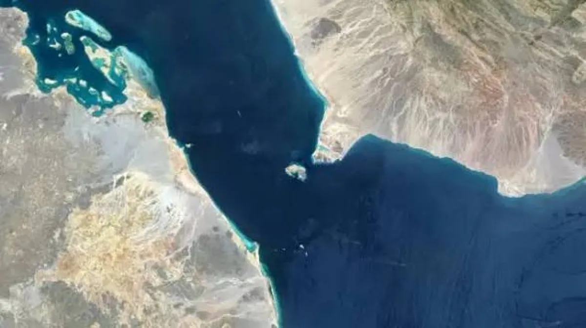 مركز أبحاث بريطاني يحذر من انتقال تداعيات أزمة هرمز إلى باب المندب عبر أدوات إيران في اليمن